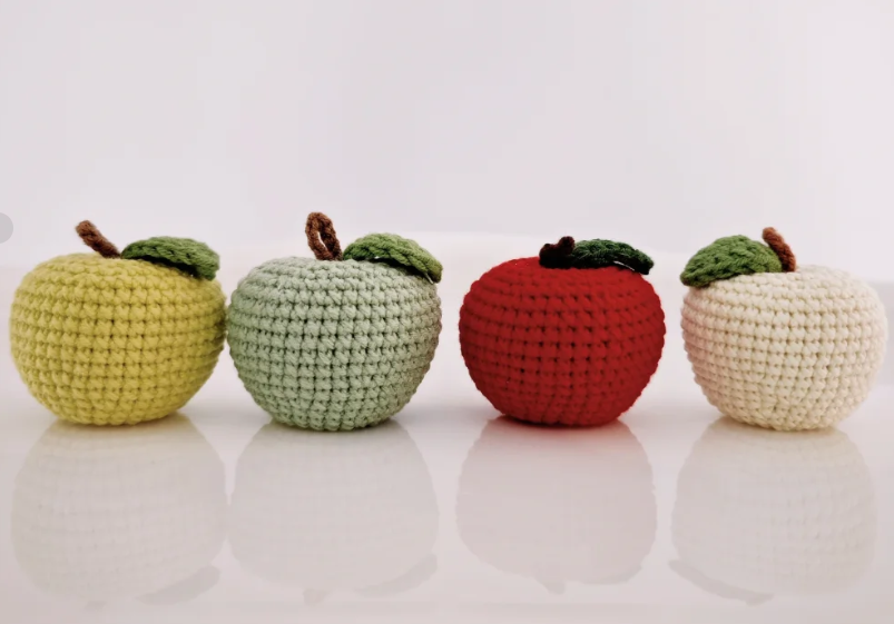 Christmas Eve Must Have Apple Crochet Pattern (free crochet pattern)